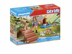 Playmobil-City-Life-Educatrice-et-chiens-70676